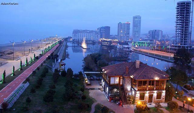 Nino Apartment On Pirosmani Batumi Room photo